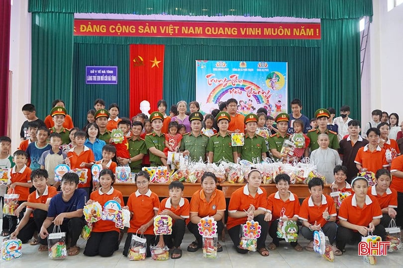 bqbht_br_niem-vui-nao-nuc-cua-cac-em-nho-o-lang-tre-em-mo-coi-ha-tinh-khi-duoc-to-chuc-tet-trung-thu.jpg