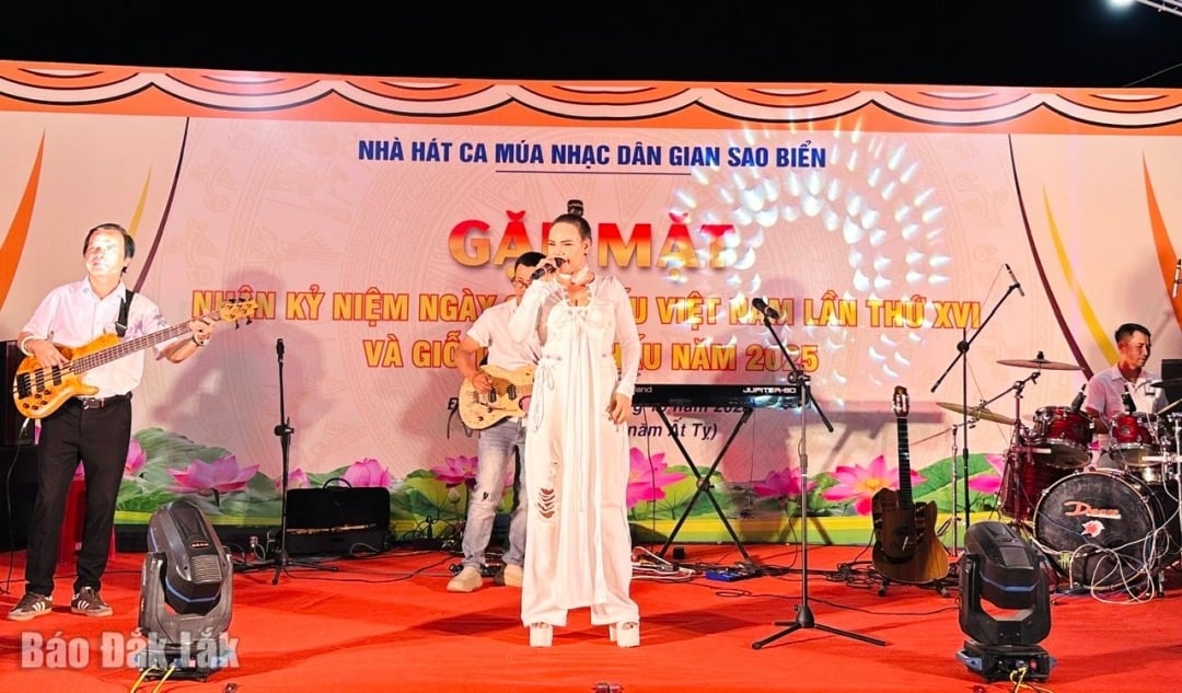 តារាចម្រៀង My Nhu បានសម្តែងបទចម្រៀង 