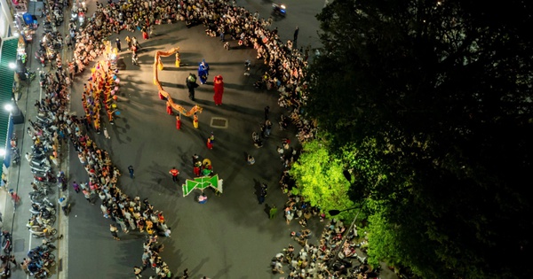 Lân - sư - rồng "đại náo" đường phố Huế 