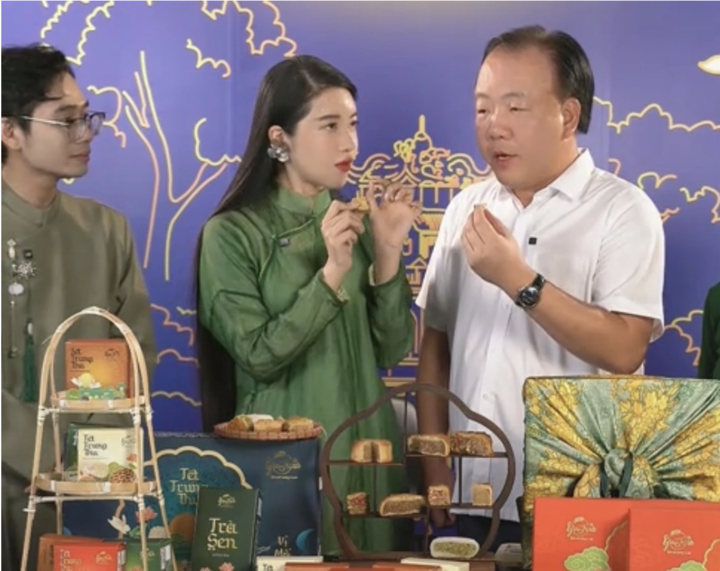 Mr. Tran Huu Linh at the livestream.