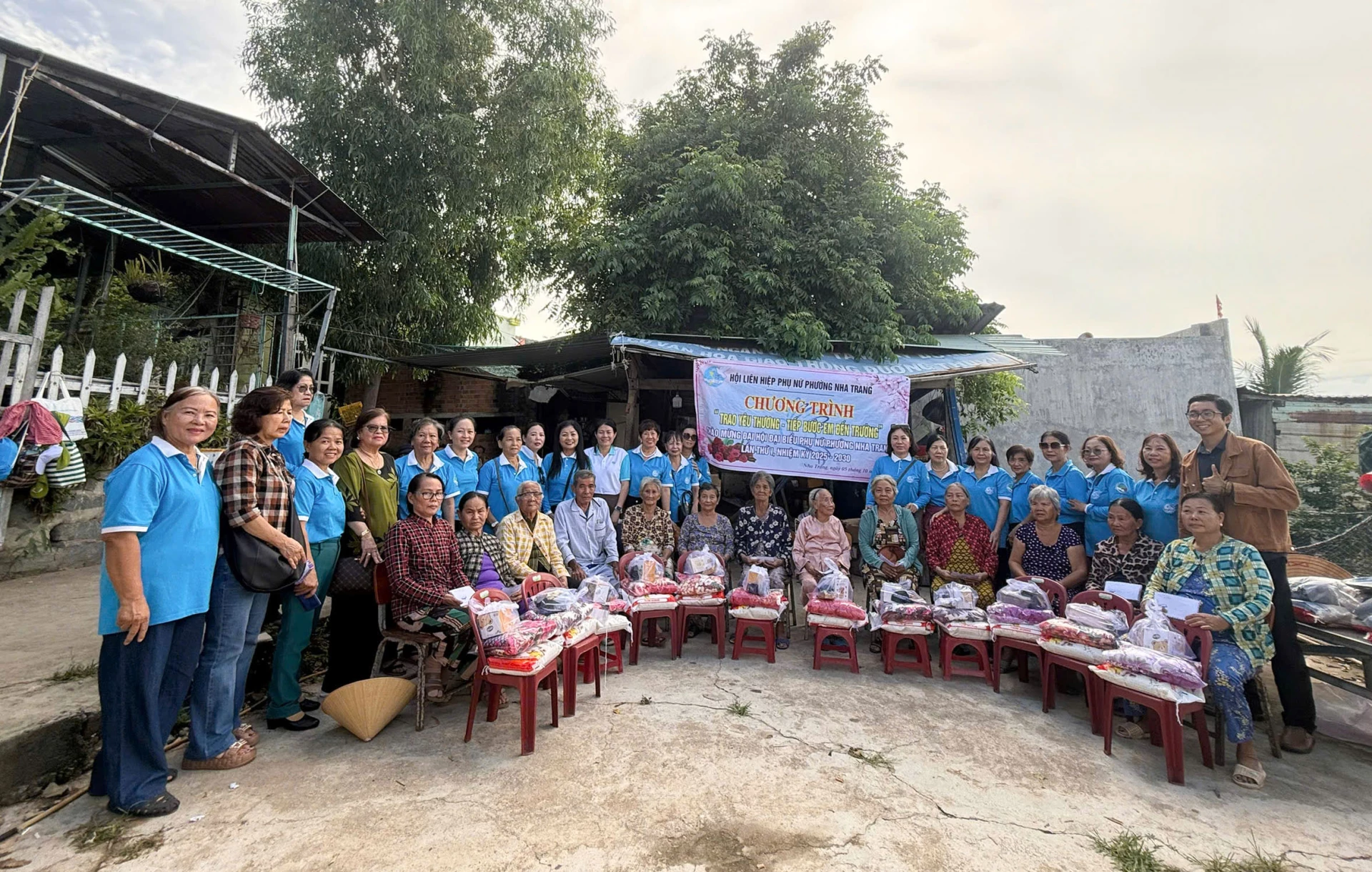 សហភាព​នារី​សង្កាត់​ផ្តល់​អំណោយ​ដល់​គ្រួសារ​ដែល​ជួប​ការលំបាក​ក្នុង​ក្រុម​លំនៅដ្ឋាន​វឹងង៉ាន់។