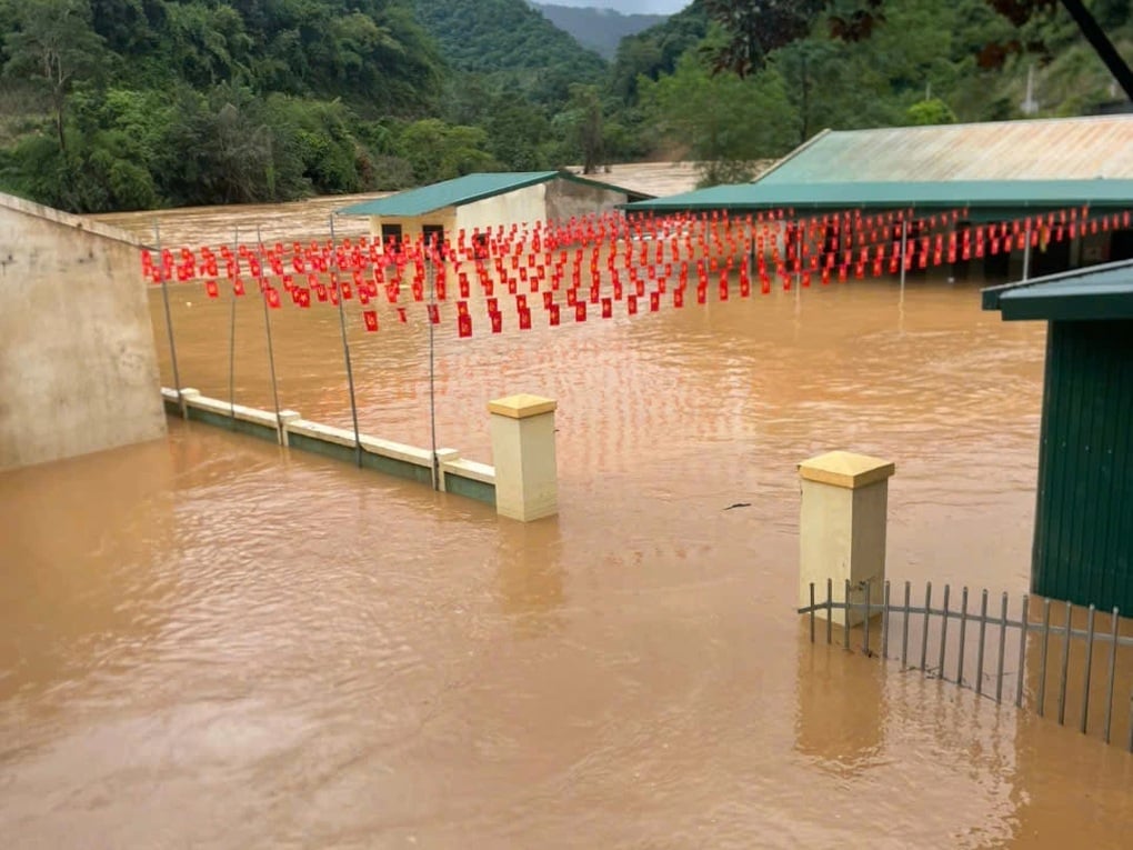 Ngành giáo dục Nghệ An gánh chịu thiệt hại nặng nề sau bão lũ - 1