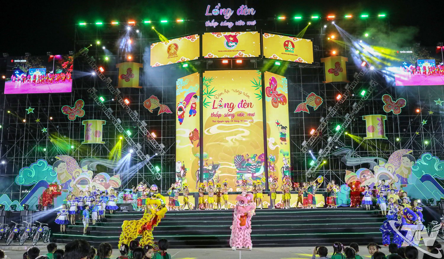 កម្មវិធី “ពិធីបុណ្យព្រះច័ន្ទពេញវង់ - ចង្កៀងបំភ្លឺសុបិន” ឆ្នាំ 2025 នៅទីលាន Vo Nguyen Giap។