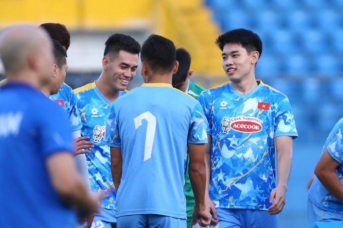 3 cầu thủ tập riêng trong buổi đầu của tuyển Việt Nam - Ảnh 7.