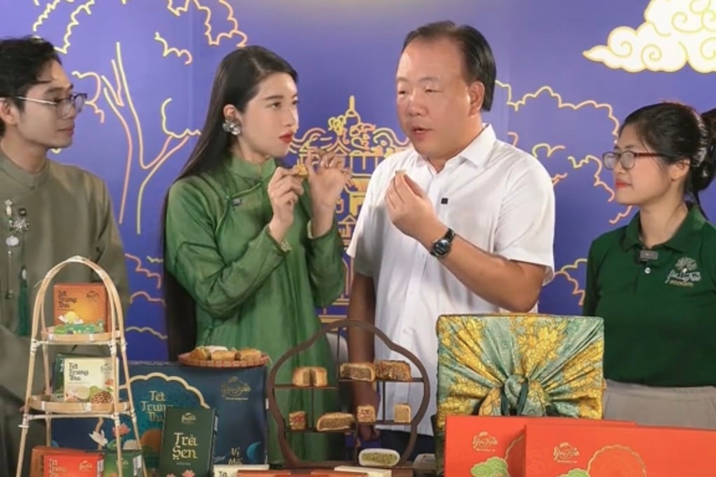 Cục trưởng Cục Quản lý thị trường tham gia livestream bán bánh Trung thu - 1