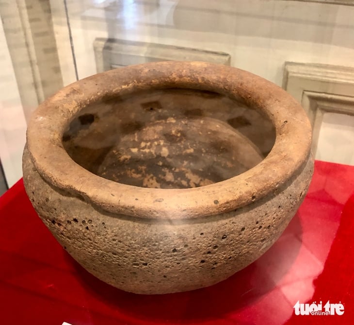 Ngắm cổ vật trăm tuổi được trục vớt ở sông Sài Gòn - Ảnh 18.