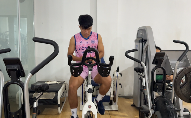 Trần Thành Trung ‘sánh bước’ cùng Vadim Nguyễn hội quân U.23 Việt Nam, Lý Đức vội tập gym- Ảnh 3.