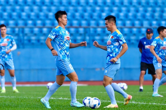 3 cầu thủ tập riêng trong buổi đầu của tuyển Việt Nam - Ảnh 9.