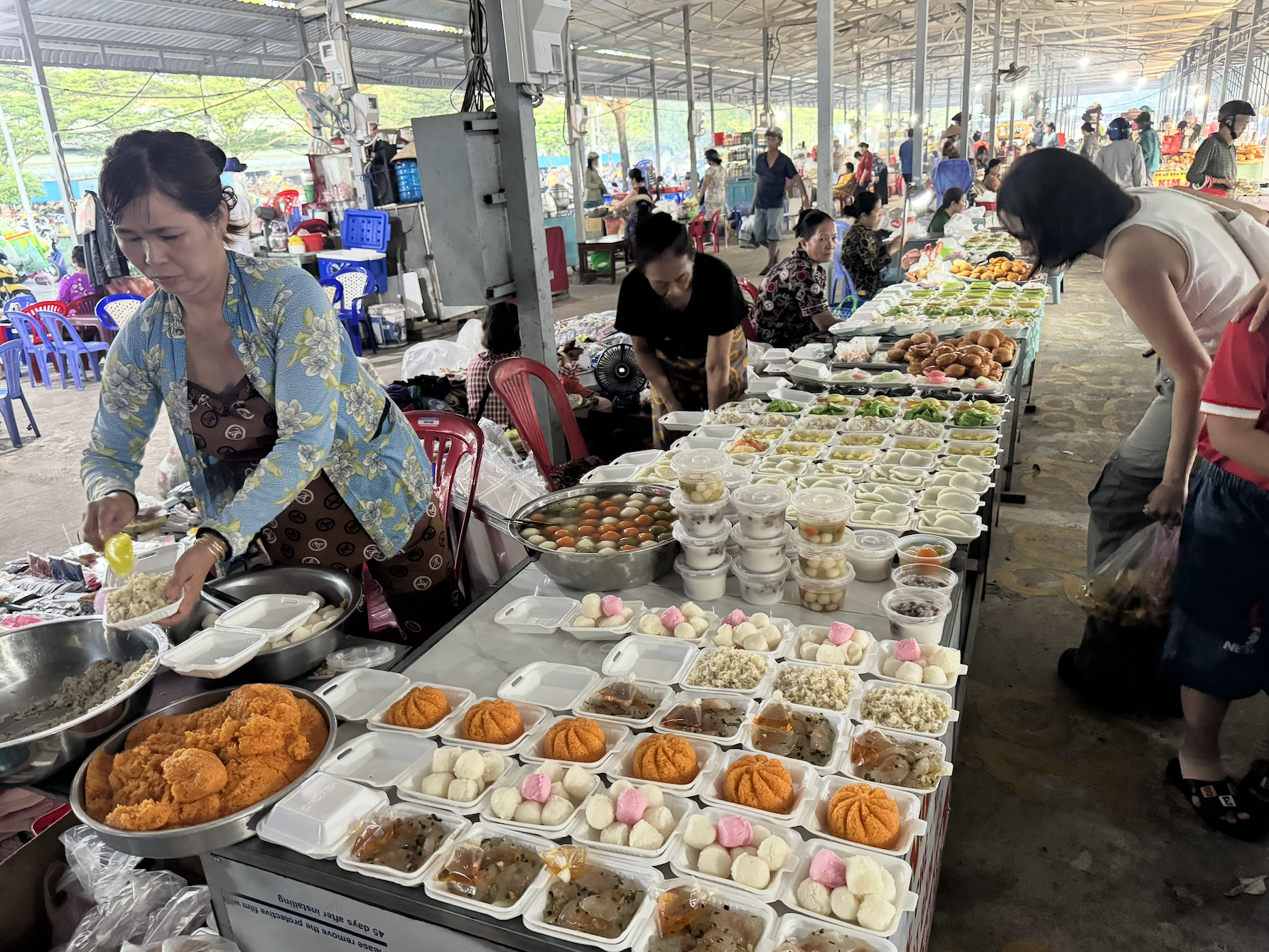 Cầm 100 . 000 Đồng trải nghiệm chợ chồm hổm ở Vị Thanh lúc 3 giờ sáng - Ảnh 7.