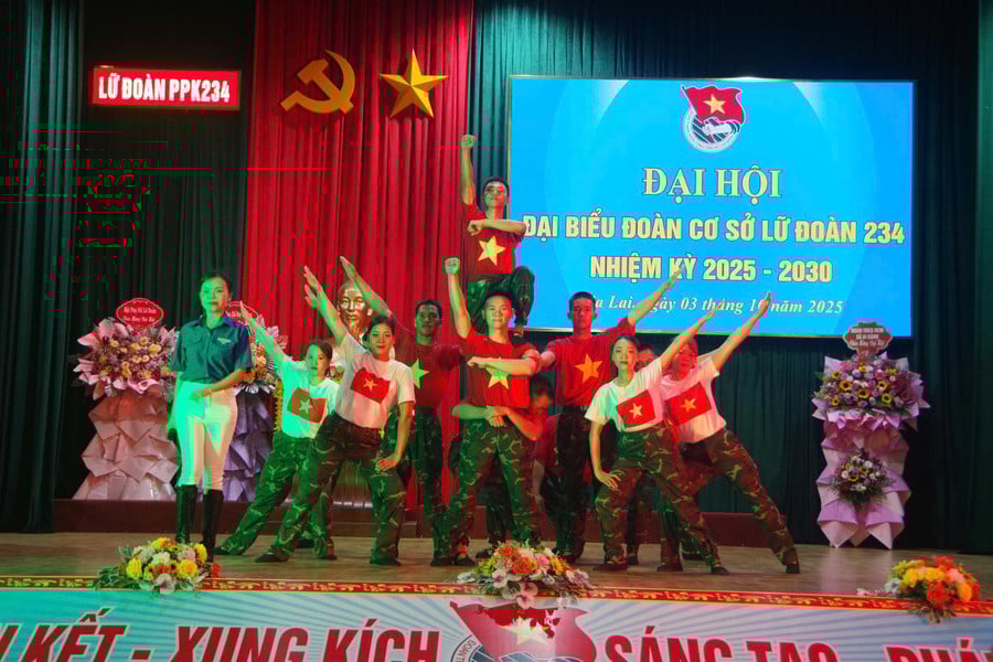 van-nghe-chao-mung-dai-hoi.jpg
