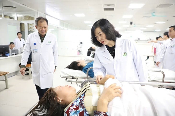 Bộ Y tế phản hồi kiến nghị thông tuyến khám chữa bệnh từ xã đến trung ương, bỏ giấy chuyển viện - Ảnh 1.
