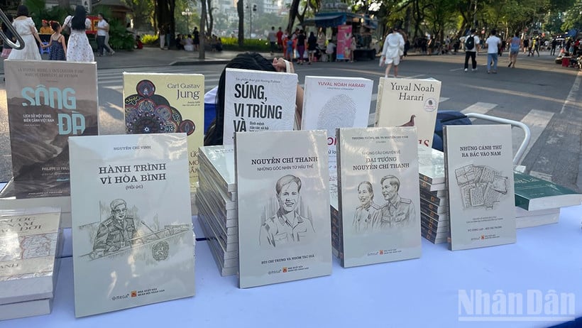 Серія книг «Сім'я генерала Тханя, генерал Вінь».