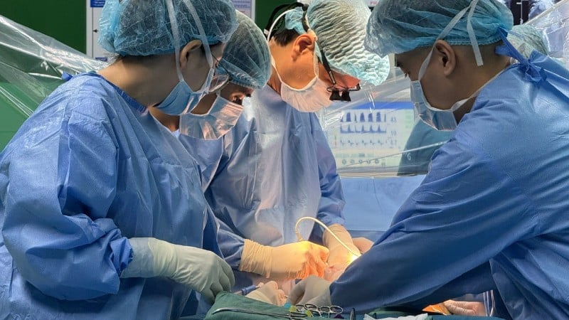 108군중앙병원 간이식팀은 다낭병원이 이 병동에서 최초의 간 이식 수술을 시행하도록 지원했습니다.