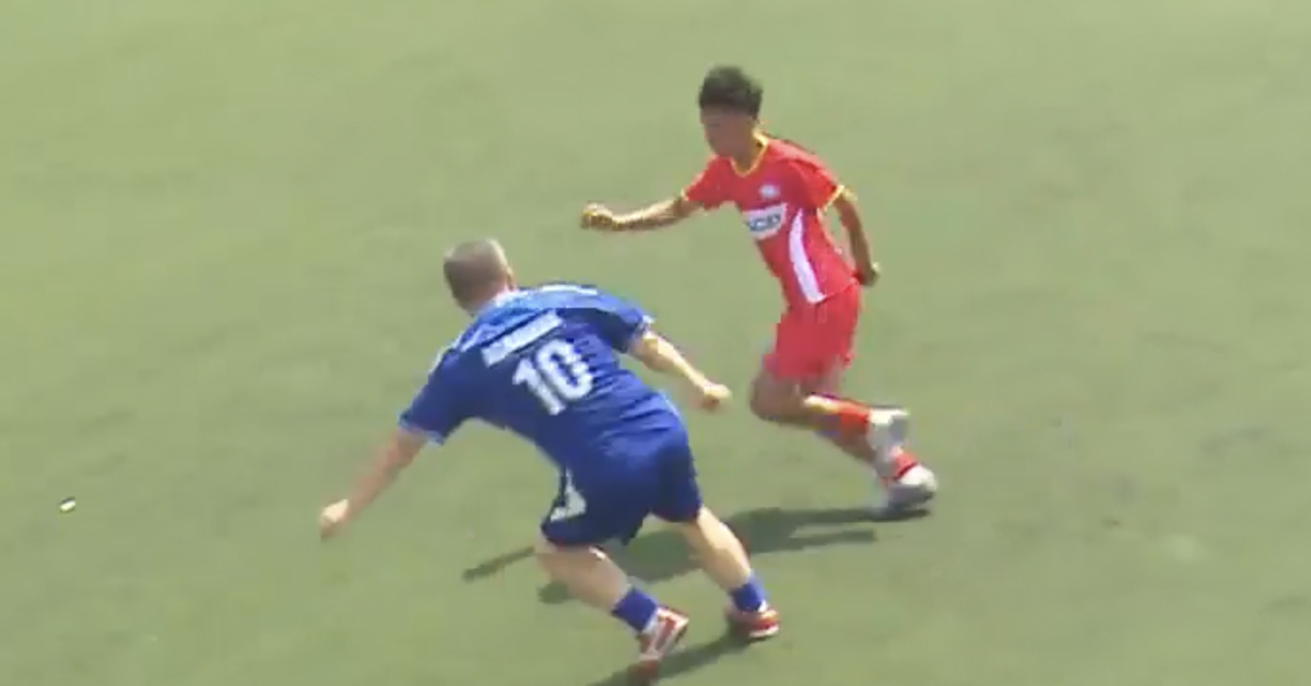 Giám đốc ngân hàng U50 vẫn 'cháy' hết mình trên sân cỏ giải bóng đá công nhân, viên chức