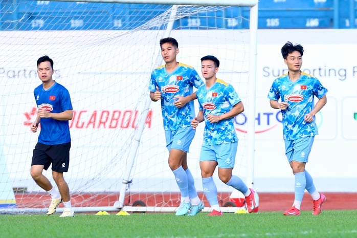 3 cầu thủ tập riêng trong buổi đầu của tuyển Việt Nam - Ảnh 3.