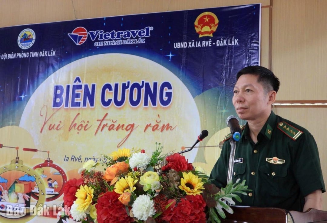 ທ່ານ​ພັນ​ເອກ Do Quang Tham, ກຳມະການ​ກົມ​ການ​ເມືອງ​ກອງ​ບັນຊາ​ການ​ປ້ອງ​ກັນ​ຊາຍ​ແດນ ດັກ​ລັກ, ກ່າວ​ຄຳ​ເຫັນ​ທີ່​ລາຍການ.
