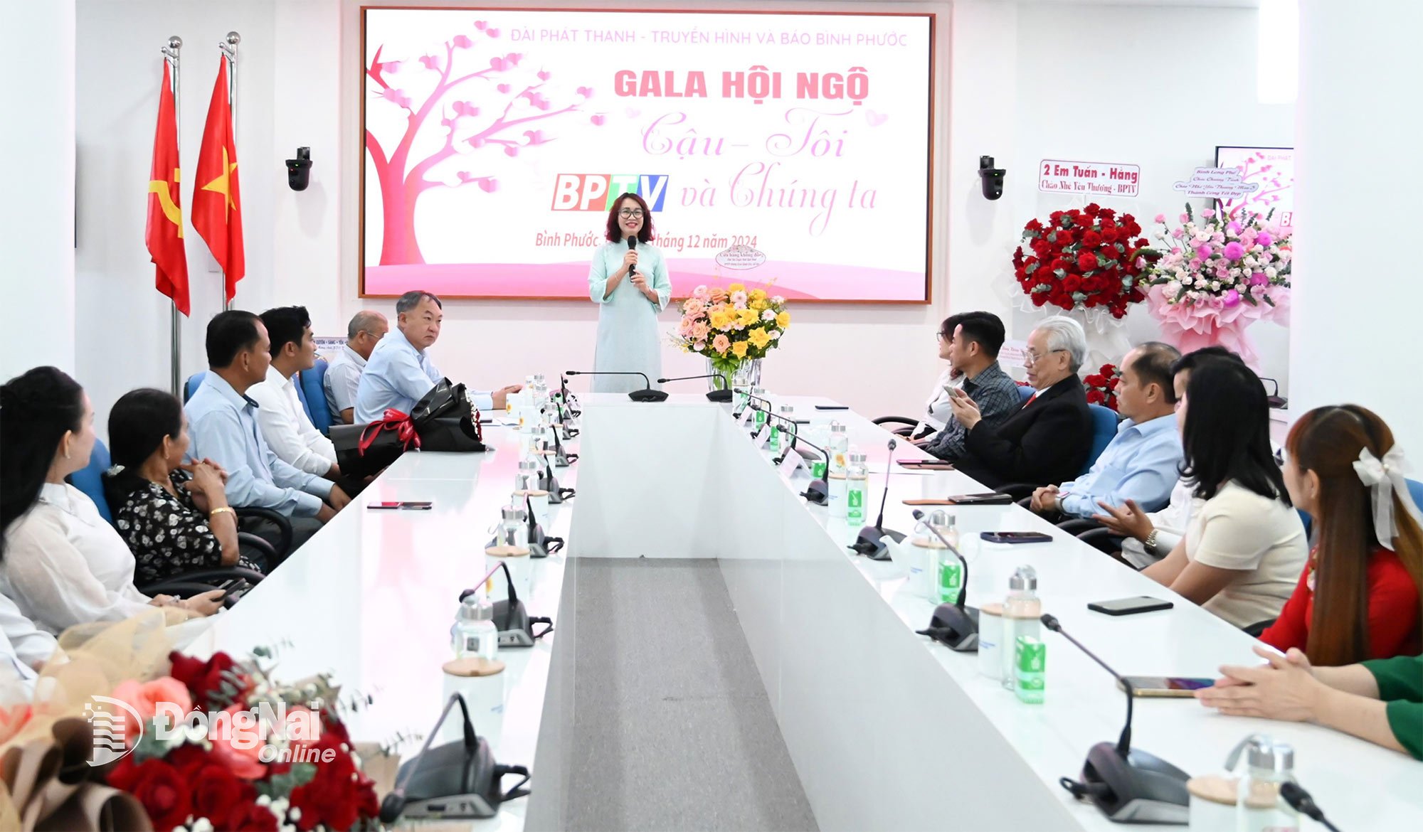 អ្នក​រៀបចំ​កម្មវិធី​បាន​ចាប់​ផ្ដើម​ការ​ប្រកួត​ “Hello Love” រដូវ​កាល​ទី​៤។ រូបថត៖ Quoc Viet