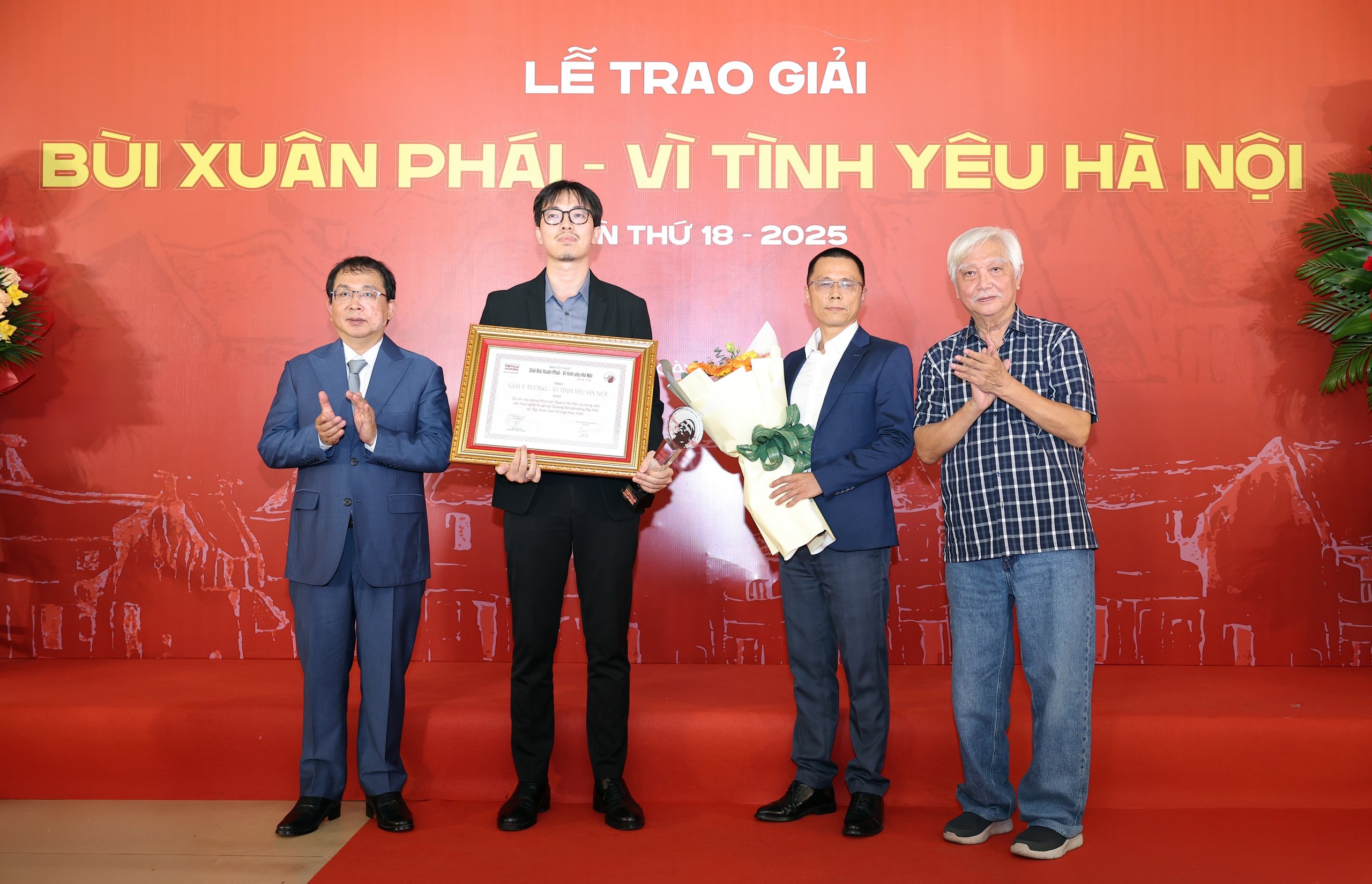 Nhà hát Opera Hà Nội nhận Giải thưởng Bùi Xuân Phái - Vì tình yêu Hà Nội- Ảnh 1.