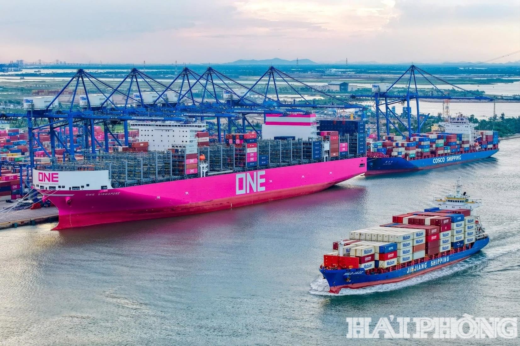 Hai Phong Seaport 1 (1).jpg
