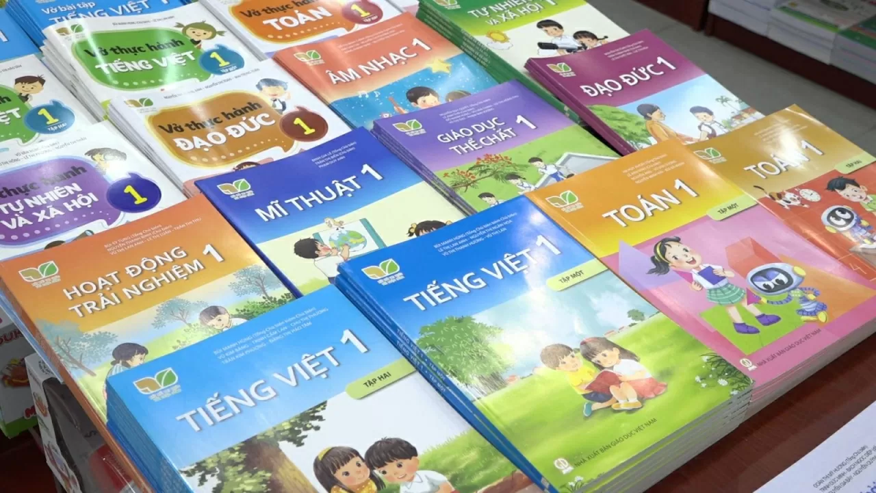 Dùng một bộ sách giáo khoa thống nhất – cột mốc quyết định tương lai giáo dục