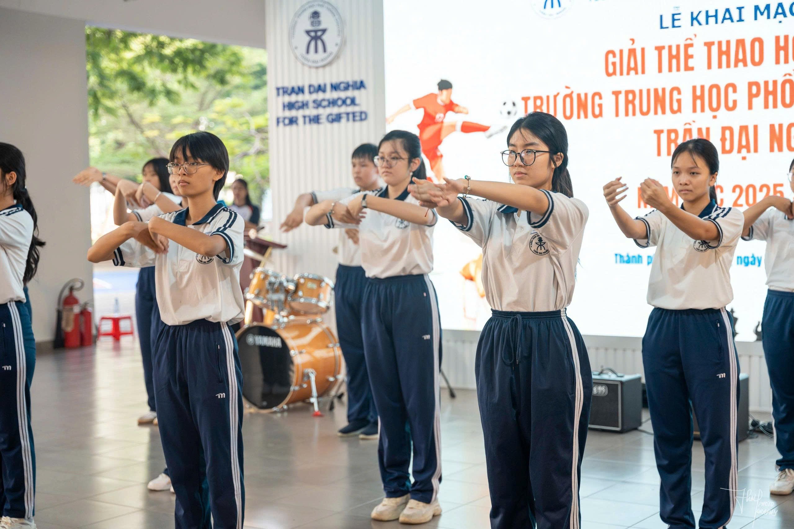 Gay cấn, hấp dẫn giải thể thao học sinh Trường THPT chuyên Trần Đại Nghĩa- Ảnh 2.