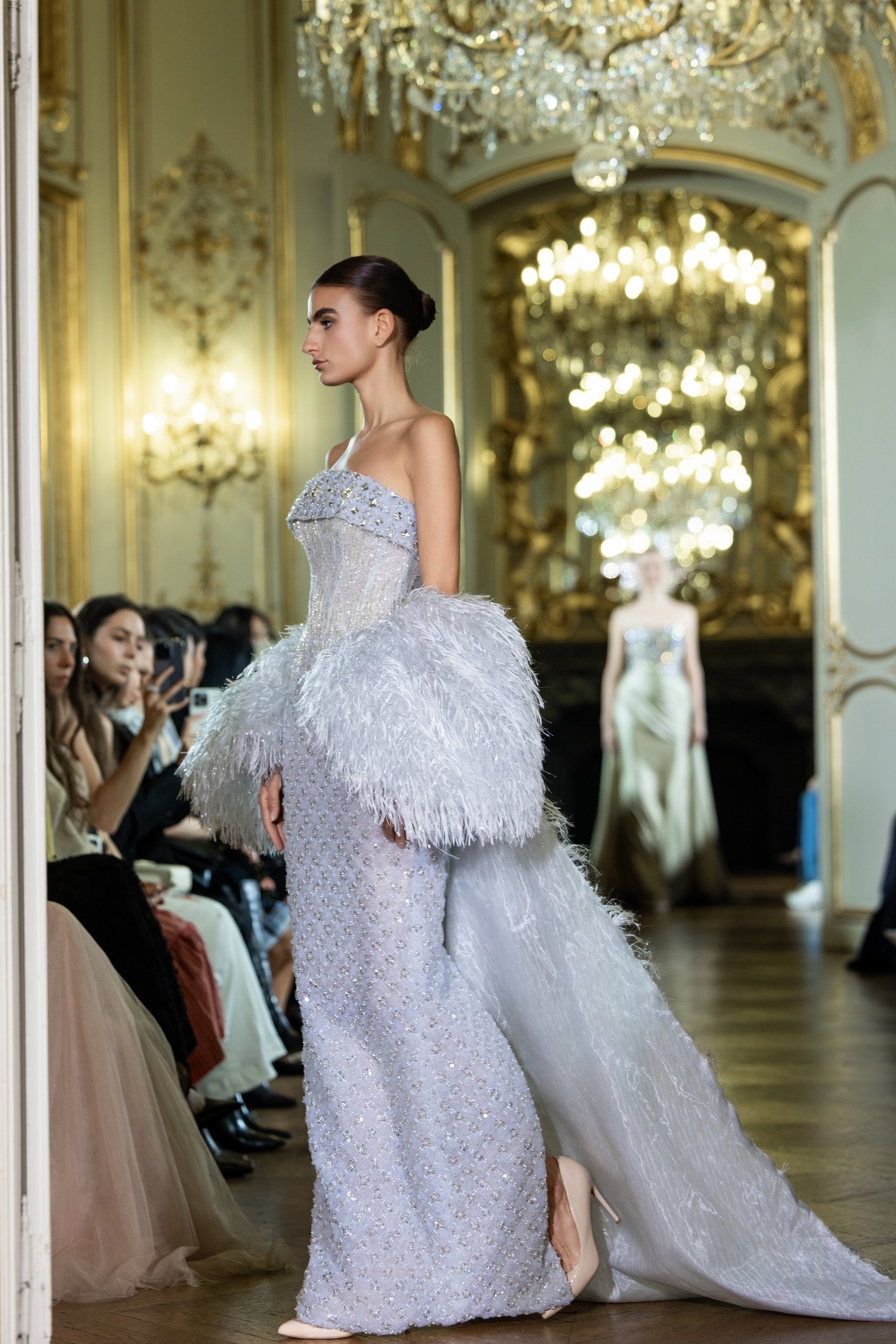 Trình diễn trang phục lấy cảm hứng từ rồng Việt ở Tuần lễ thời trang Paris - 3