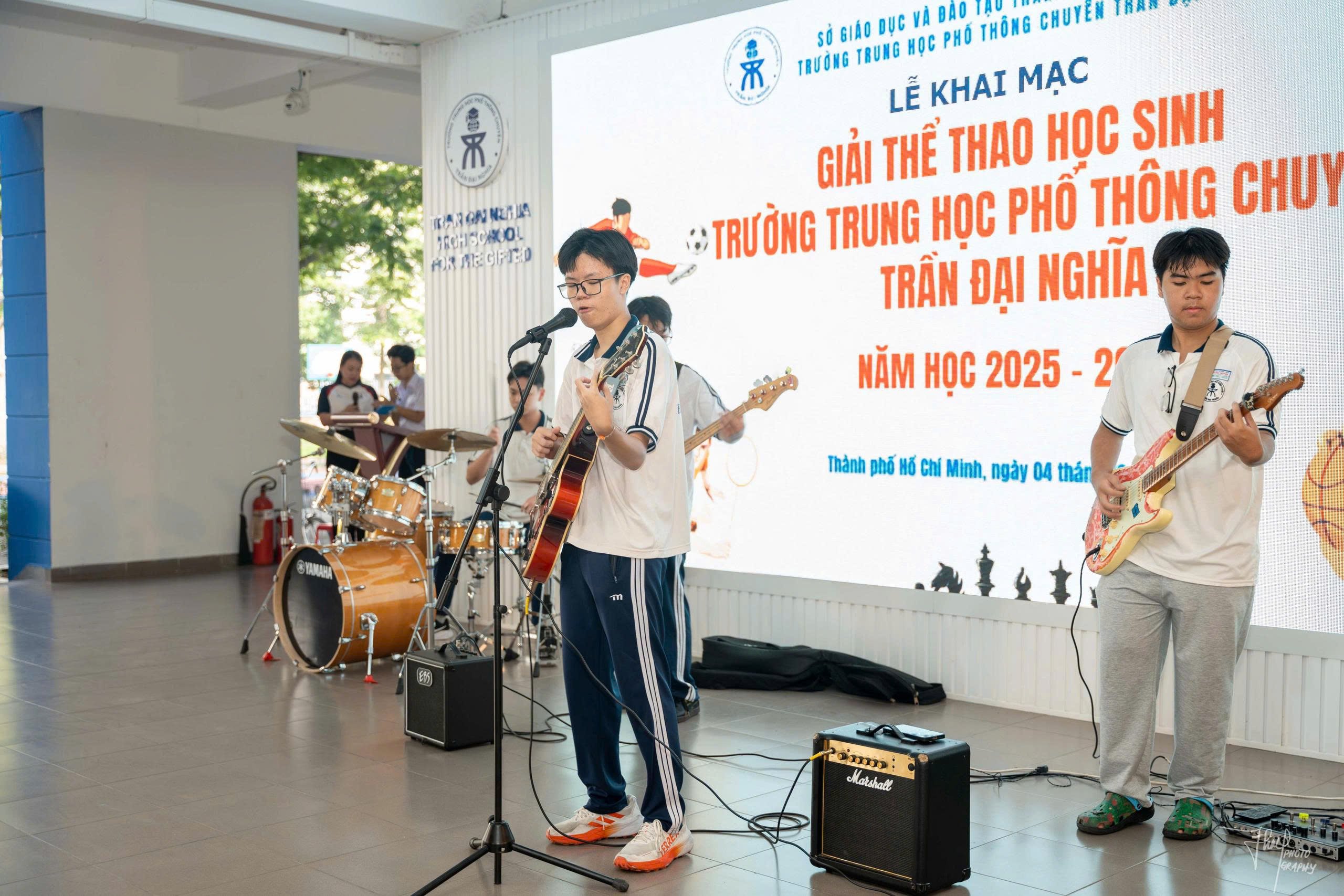 Gay cấn, hấp dẫn giải thể thao học sinh Trường THPT chuyên Trần Đại Nghĩa- Ảnh 1.