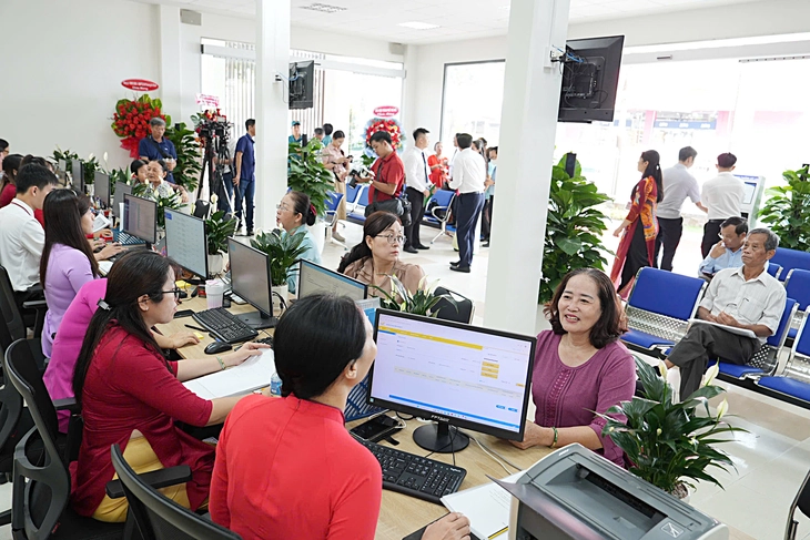 Thủ tướng: Đơn giản hóa giấy chứng nhận đăng ký đầu tư, làm thủ tục phi địa giới hành chính - Ảnh 1.