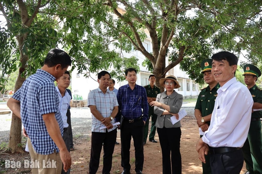 Đoàn công tác của Sở Giáo dục và Đào tạo kiểm tra