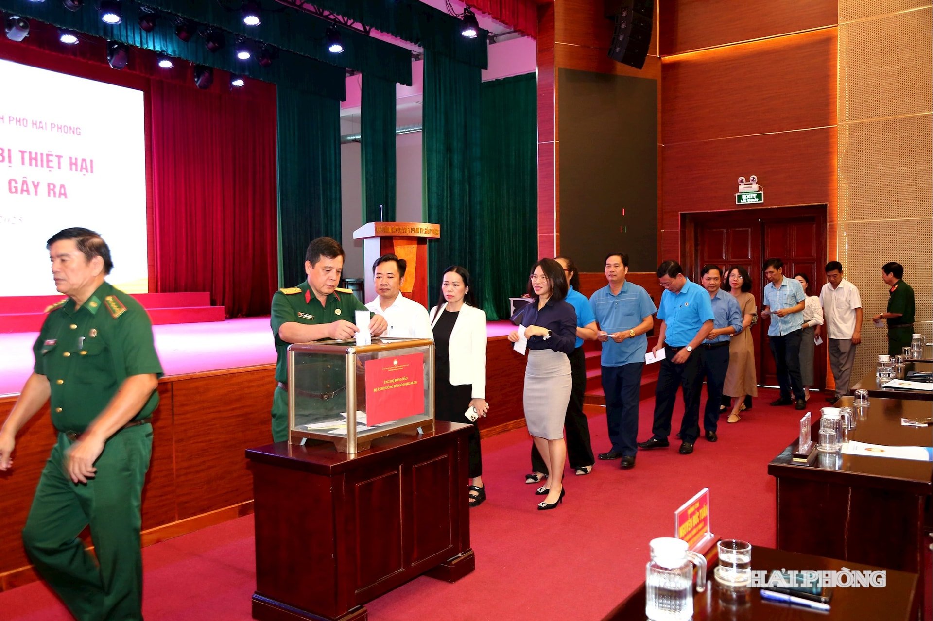 MTTQ Việt Nam thành phố ủng hộ đồng bào bị thiệt hại do cơn bão số 10