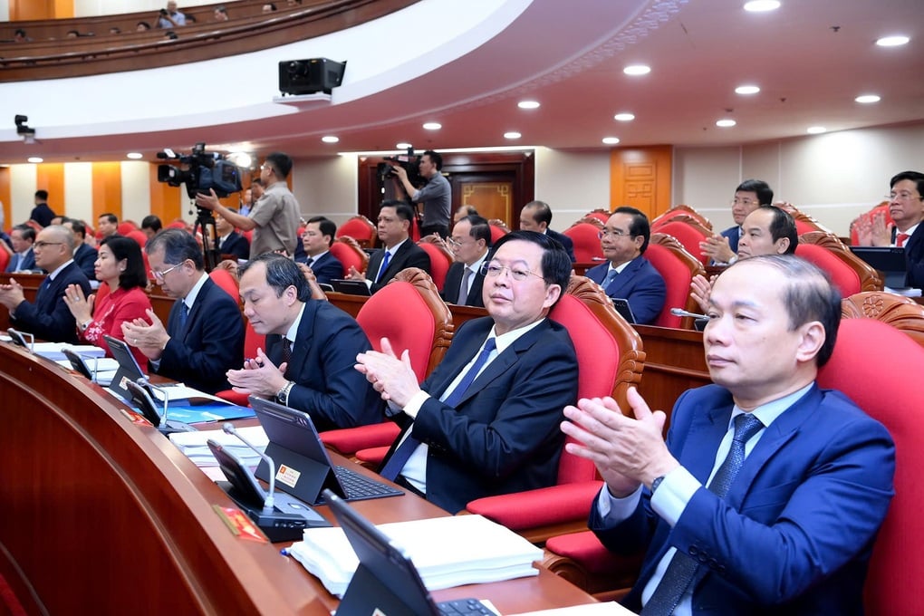 Toàn văn thông cáo ngày làm việc thứ nhất của Hội nghị Trung ương 13 - 1