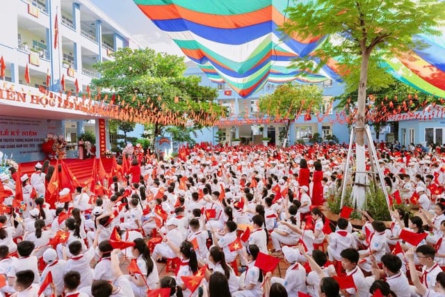 Quảng Ninh sáp nhập 50% số trường học để tinh gọn hệ thống giáo dục  - Ảnh 1.
