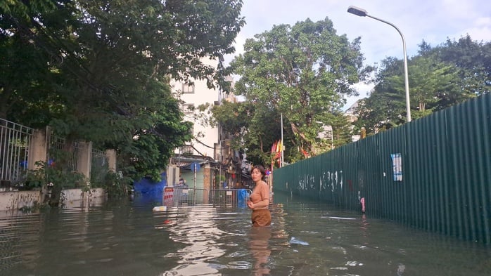 Sở GD-ĐT Hà Nội thông báo hỏa tốc các trường chủ động ứng phó bão Matmo - Ảnh 1.