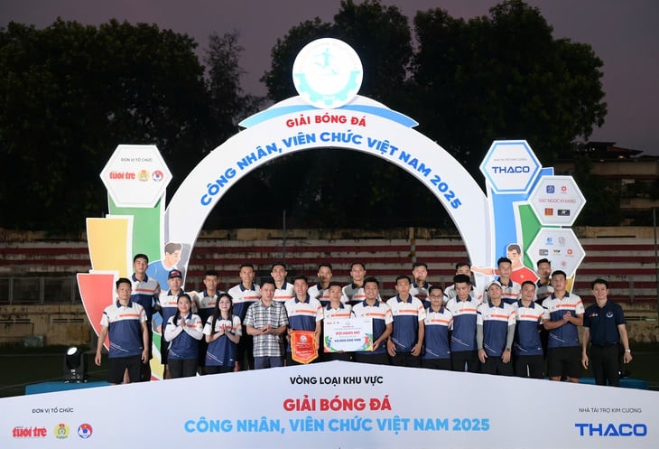 'Nhạc trưởng' của Ngân hàng Việt Nam giành danh hiệu Cầu thủ xuất sắc nhất - Ảnh 8.