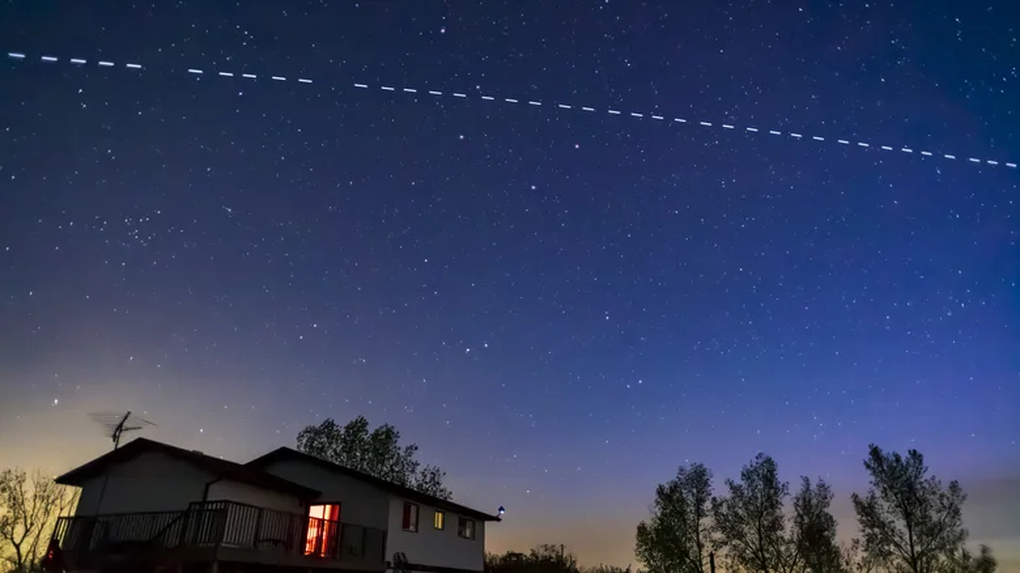 Có bao nhiêu vệ tinh Starlink trên quỹ đạo? - 1