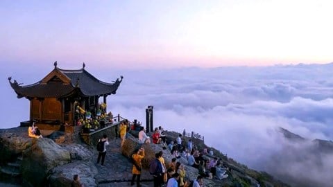 ກວາງ​ນິງ: ປຸກລະດົມ​ບັນດາ​ຄຸນຄ່າ​ມໍລະດົກ​ວັດທະນະທຳ ​ເພື່ອ​ສ້າງ​ອະນາຄົດ​ຂອງ​ການທ່ອງທ່ຽວ