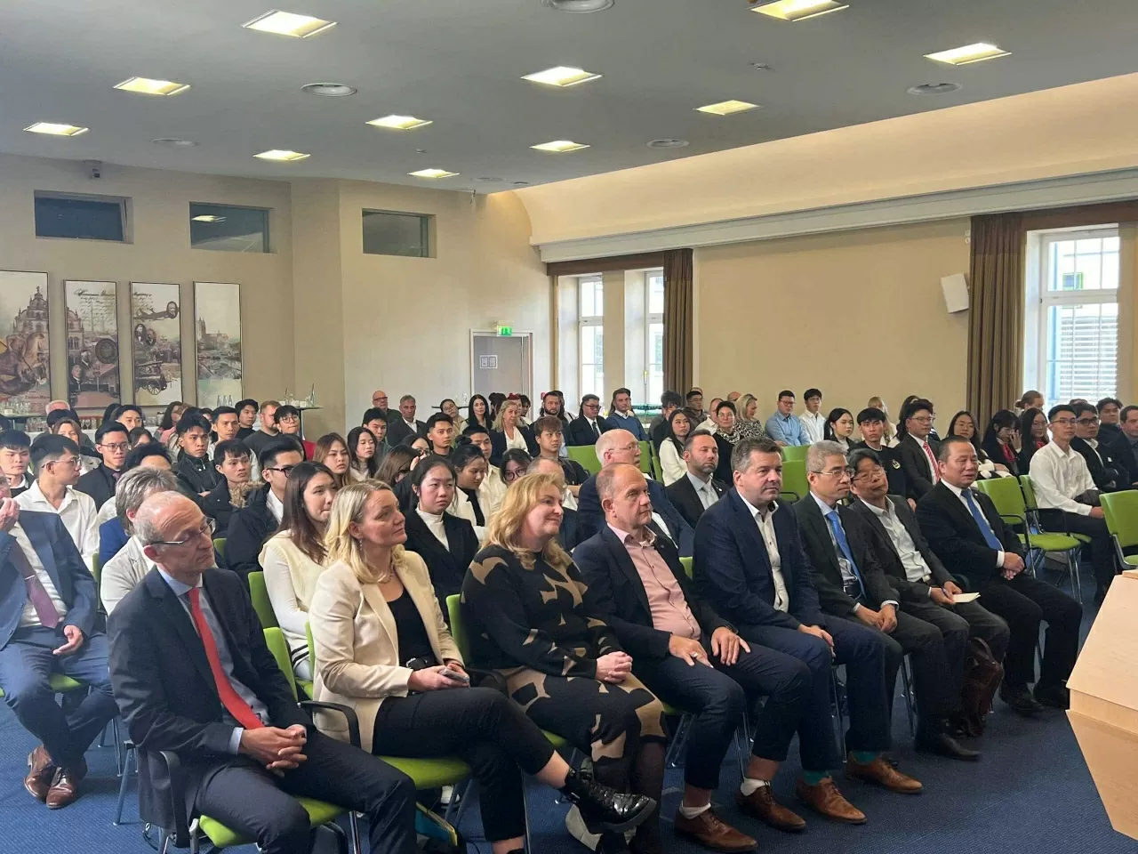 Đại sứ Việt Nam tại Đức dự Lễ chào mừng học viên Việt Nam tại Bang Sachsen-Anhalt