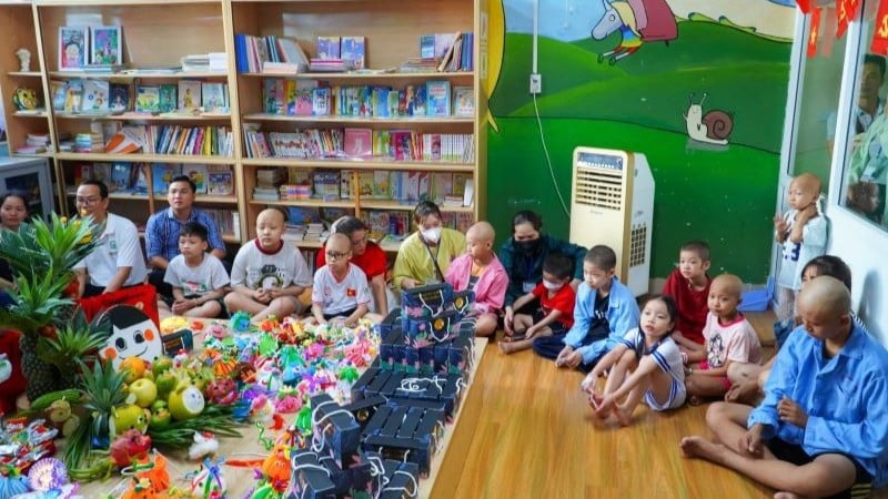 Bringing Mid-Autumn love to children with cancer at K Hospital.