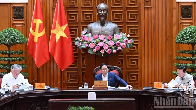 Premierminister Pham Minh Chinh leitet die Sitzung des Lenkungsausschusses. (Foto: TRAN HAI)
