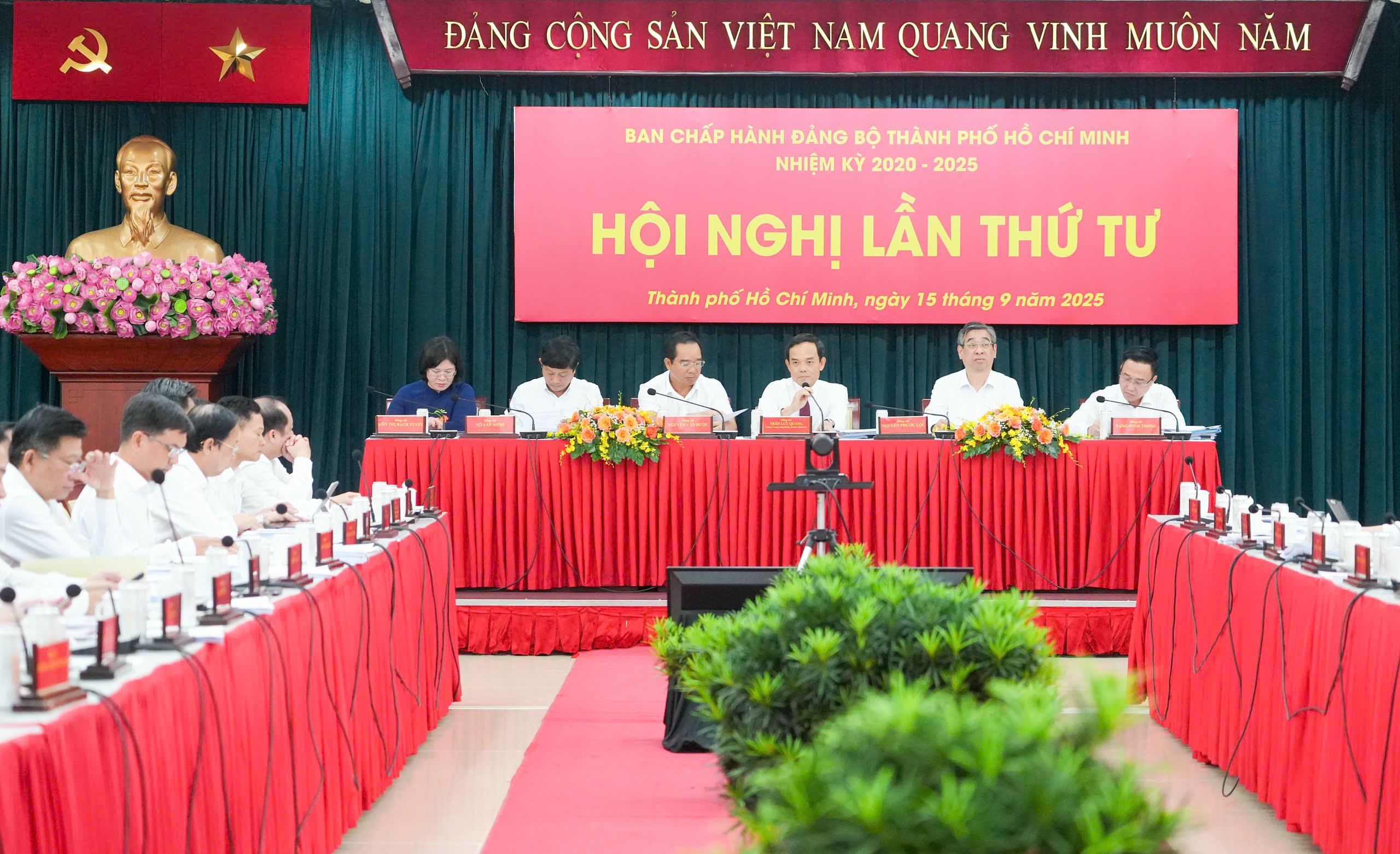 Ciudad Ho Chi Minh no acepta regalos ni flores para felicitar el 1er Congreso del Partido - Foto 1.