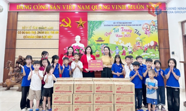 Trao quà Trung thu cho trẻ em có hoàn cảnh đặc biệt