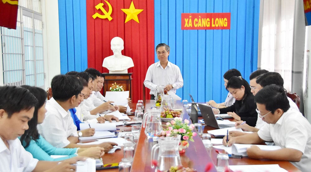 Mr. Chau Van Hoa - Provincial Party Committee member, Vice Chairman of the Provincial People's Committee spoke at the meeting.