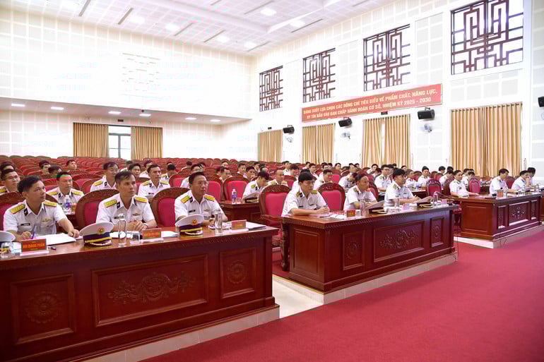 2-cac-dai-bieu-du-nghe-quan-triet-kiem-tra.jpg