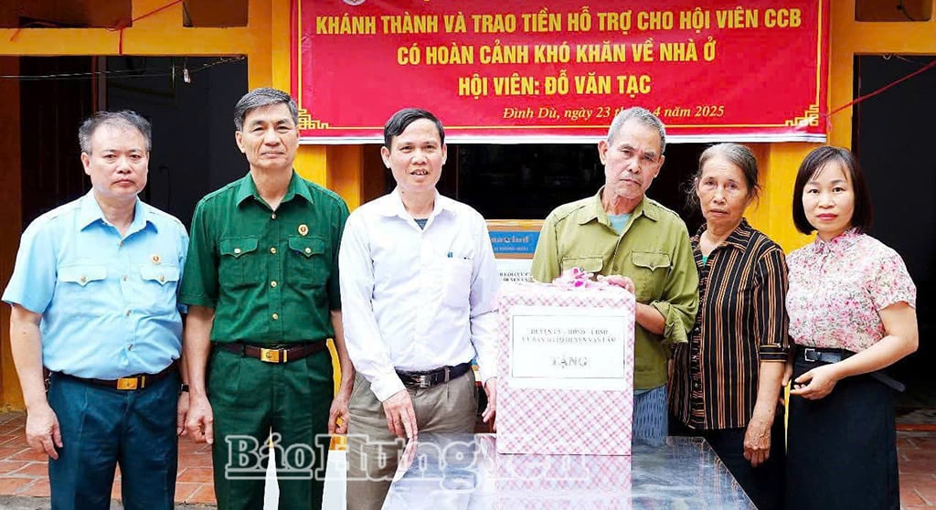 ឧបត្ថម្ភថ្លៃជួសជុលផ្ទះជូនអតីតយុទ្ធជនក្នុងឃុំដែលមានស្ថានភាពលំនៅឋានលំបាក។