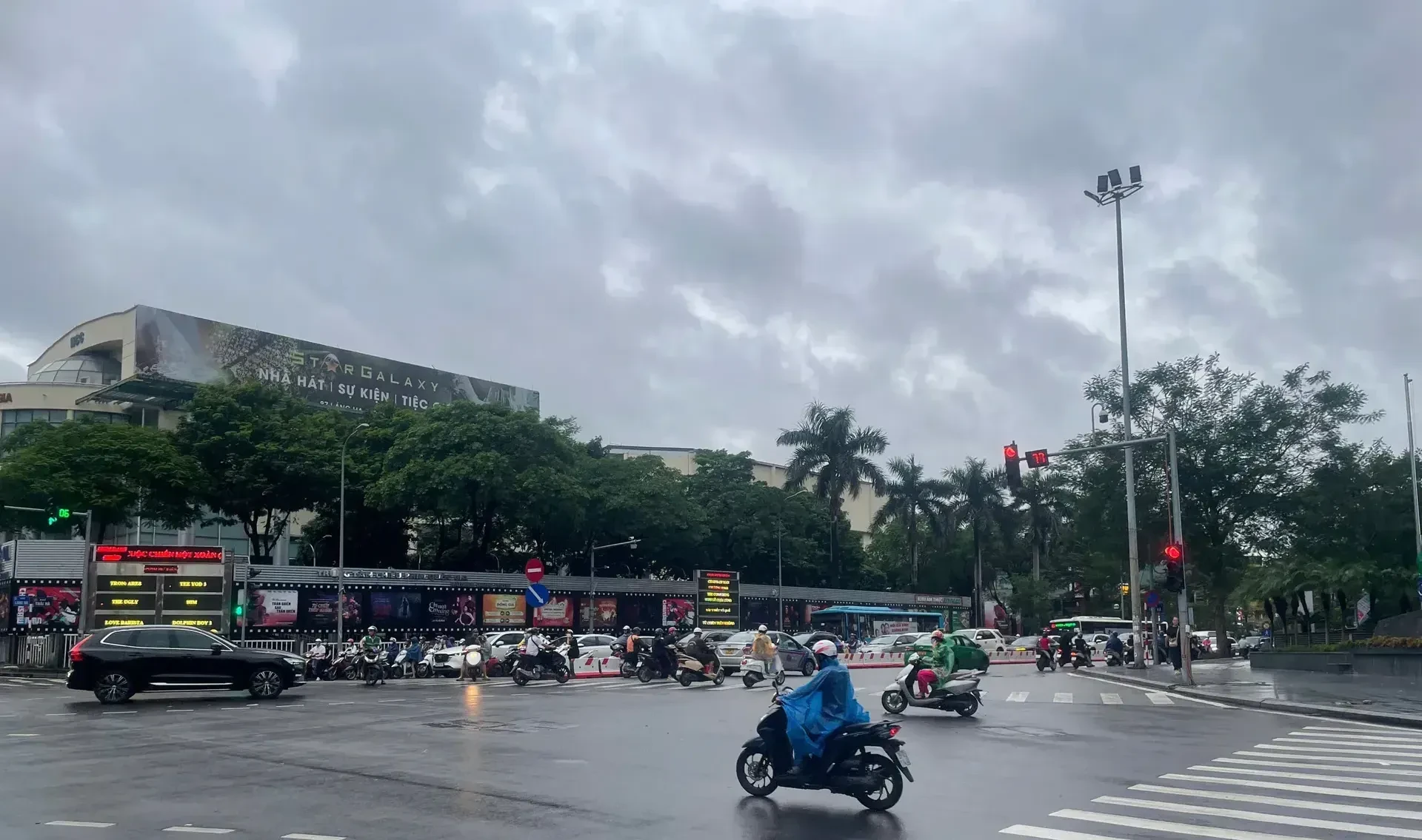 អាកាសធាតុថ្ងៃទី ៣០ ខែកញ្ញា ឆ្នាំ ២០២៥៖ ភ្លៀងធ្លាក់ខ្លាំងនៅទីក្រុងហាណូយ និងទូទាំងប្រទេស អាកាសធាតុត្រជាក់