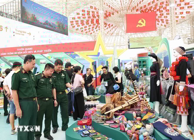 ttxvn-hoi-cho-mua-thu2.jpg