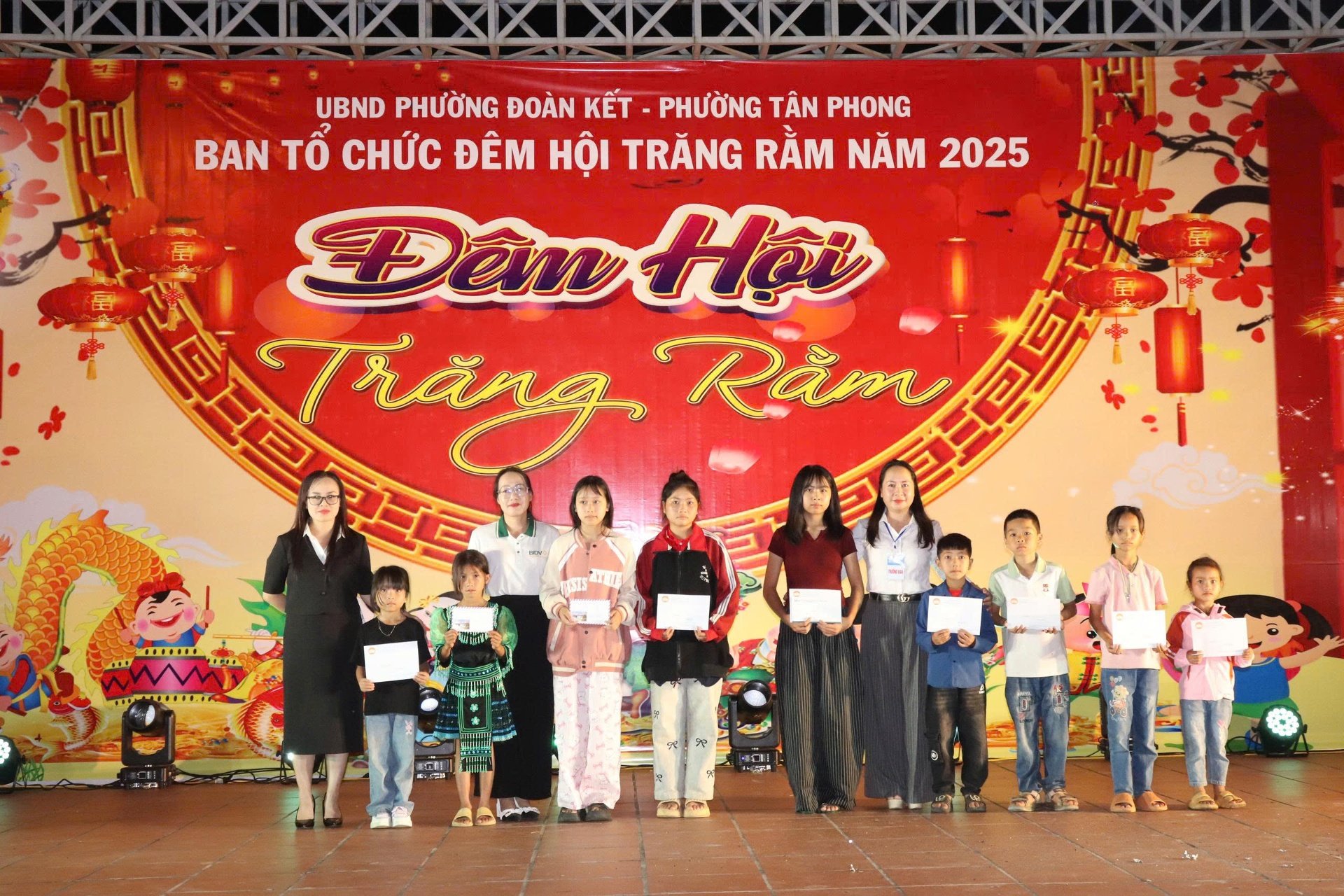 ចែកអំណោយដល់សិស្សក្រីក្រ ជំនះការលំបាក