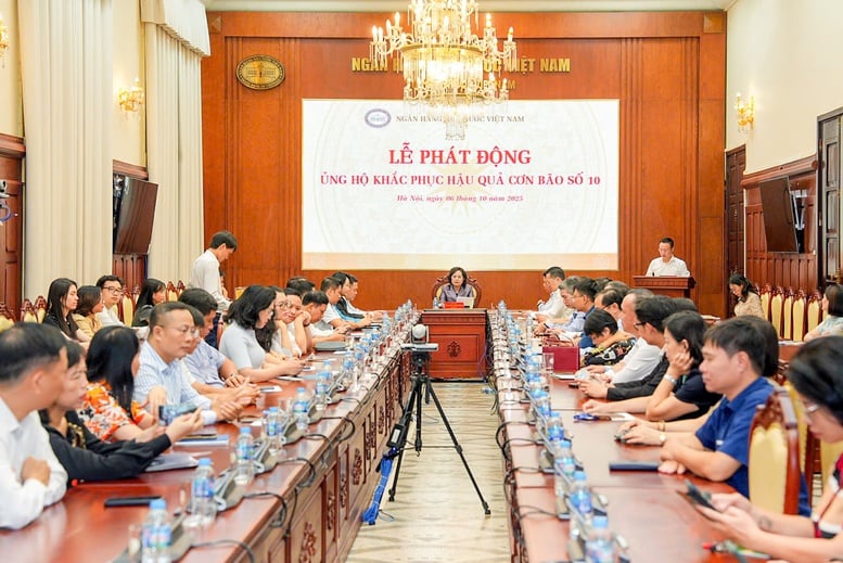 Ngành Ngân hàng chung tay ủng hộ đồng bào bị thiệt hại do bão số 10- Ảnh 2.
