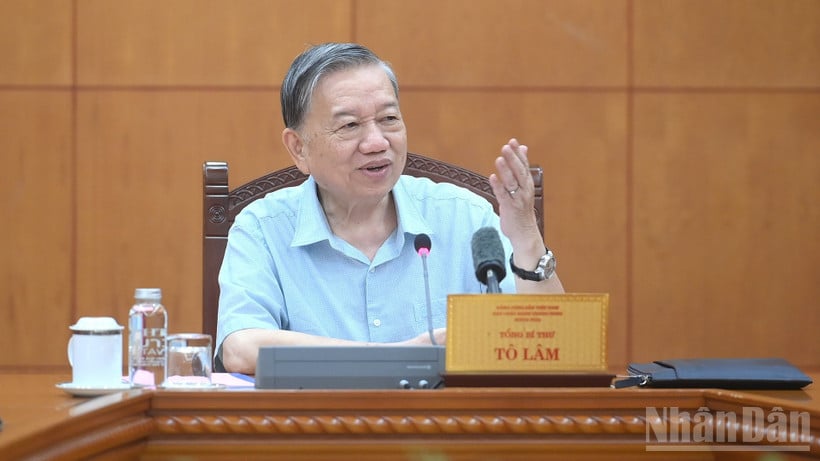 Generalsekreterare To Lam höll ett direktivtal vid mötet. (Foto: DANG KHOA)