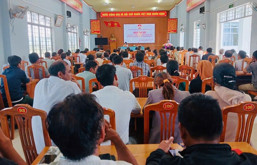 quang-canh-hoi-nghi-tiep-xuc-cu-tri-anh-vc.jpg